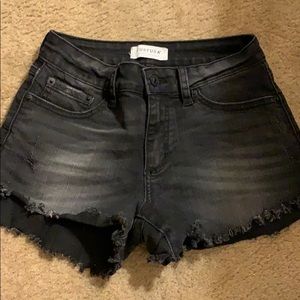 VESTIQUE SMALL SHORTS